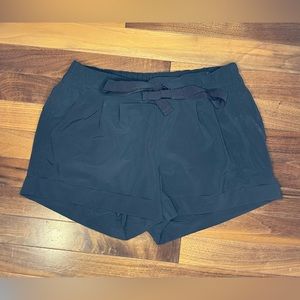 Lululemon Spring Break Away shorts Size 6